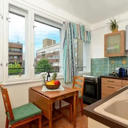 Deak Square Apartment *